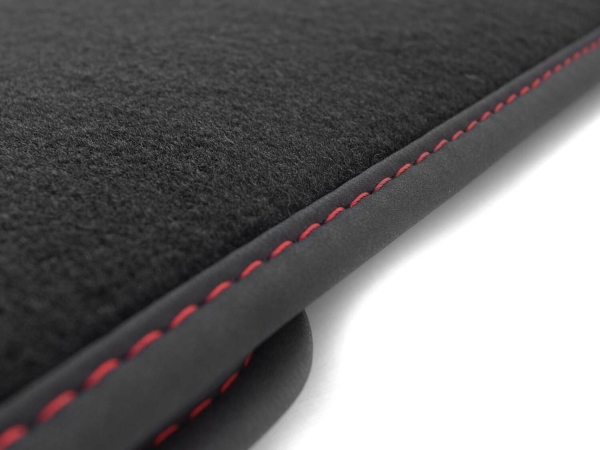 Rote Ziernaht im S-Line Design